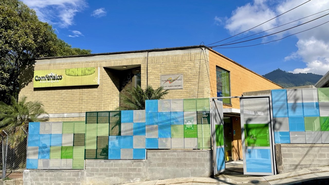 Biblioteca Pública Comfenalco La Aldea