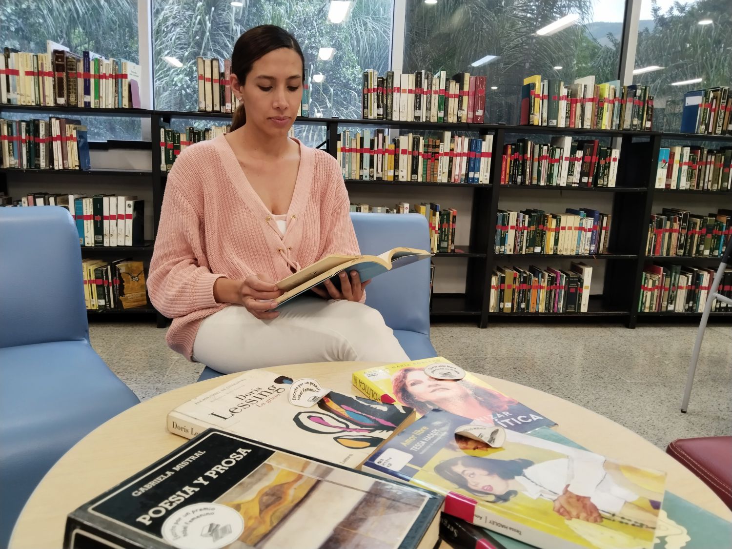 Mujeres y literatura: un viaje por los destellos de la palabra