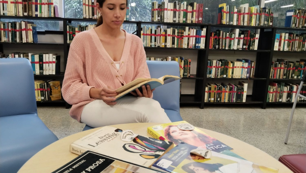 Mujeres y literatura: un viaje por los destellos de la palabra