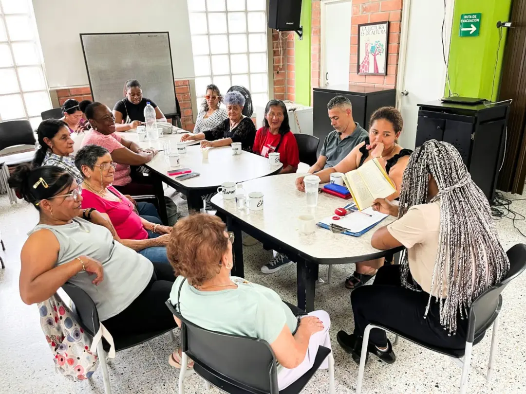 Voces que cuentan historias: un Club de Lectura en la Comuna 13  